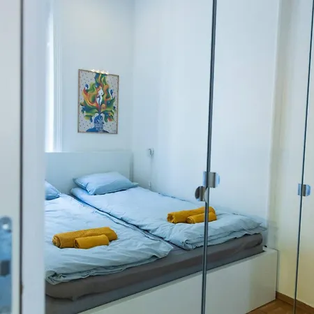 2br - Flat Nearby Station + Operahouse Apartment